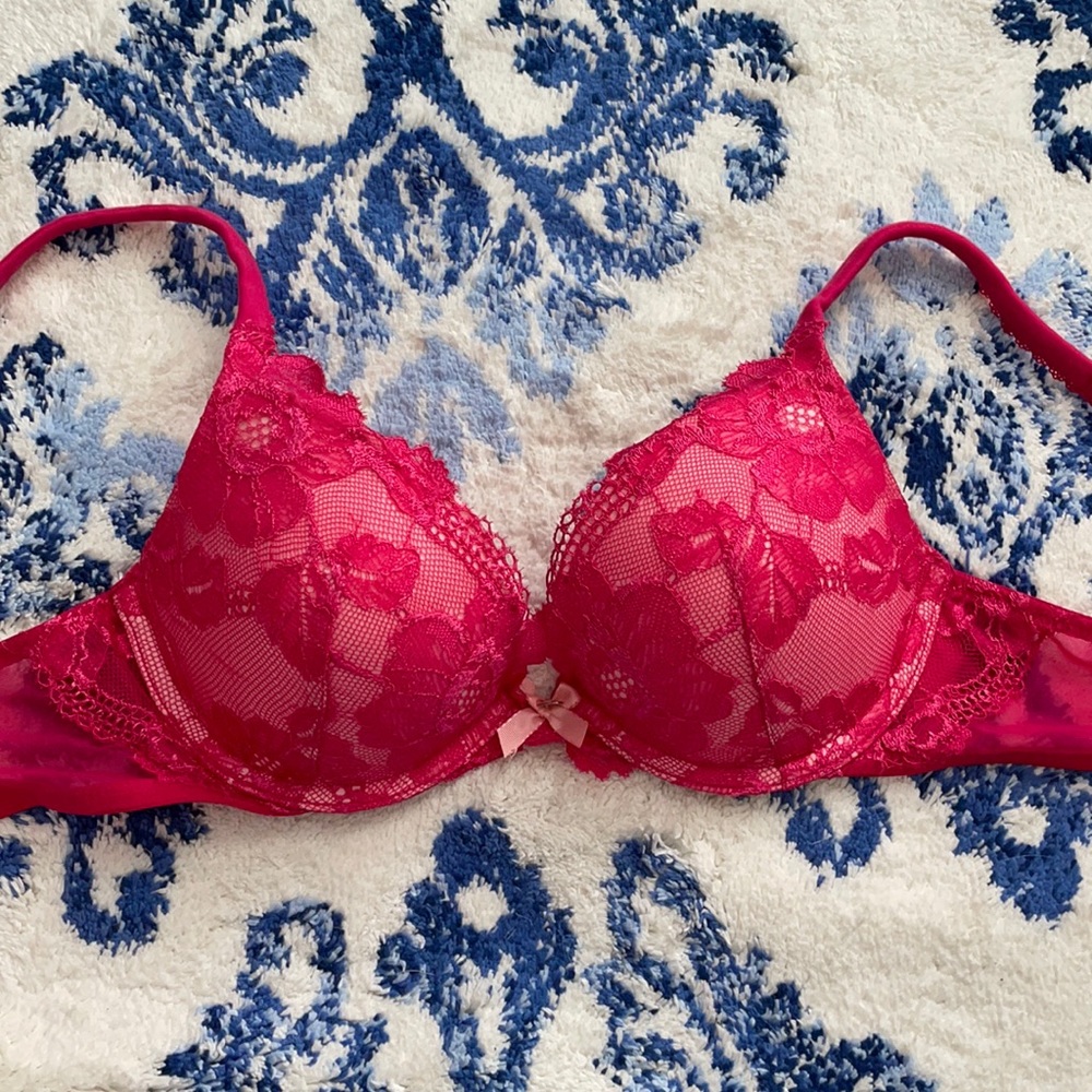 Victoria’s Secret Body Lace Push Up Bra